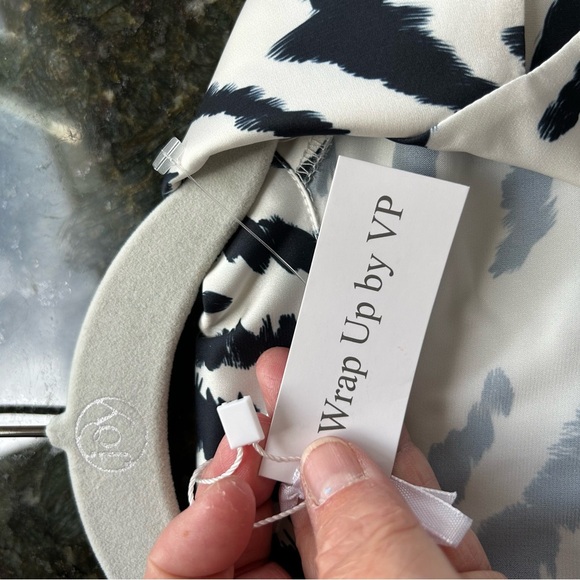 NWT Wrap Up by VP Poly Silk zebra button down oversized sleep shirt/dress. S - Picture 9 of 12